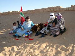 Die Saharauis verfolgen begeistert den Lauf
