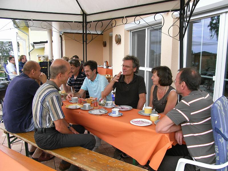 RIMG0001.JPG - Gerd erzählt interessant vom Comrades