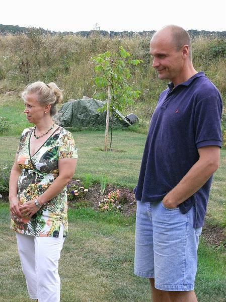 RIMG0021.JPG - ...Birgit und Achim lauschen seinen Worten...