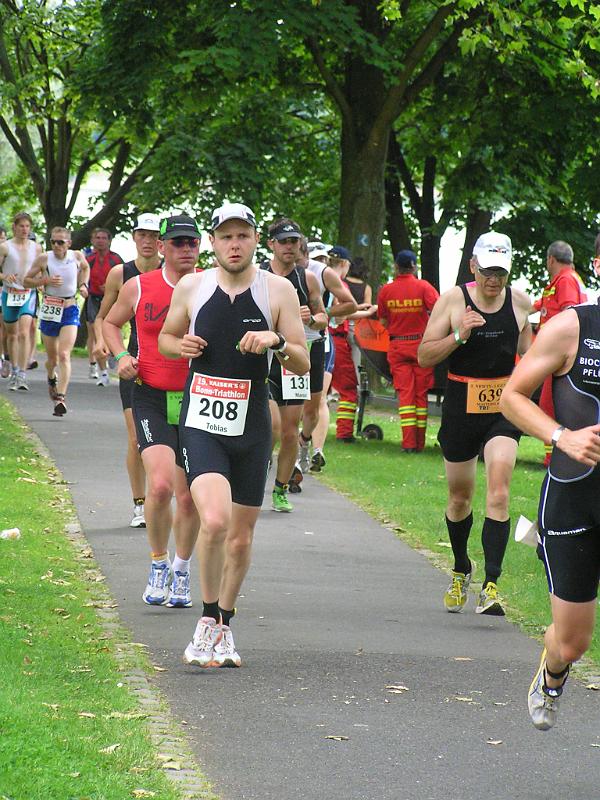 73.jpg - ...jeder muss sich über die 15 Laufkilometer kämpfen, bevor er ins Ziel laufen kann.