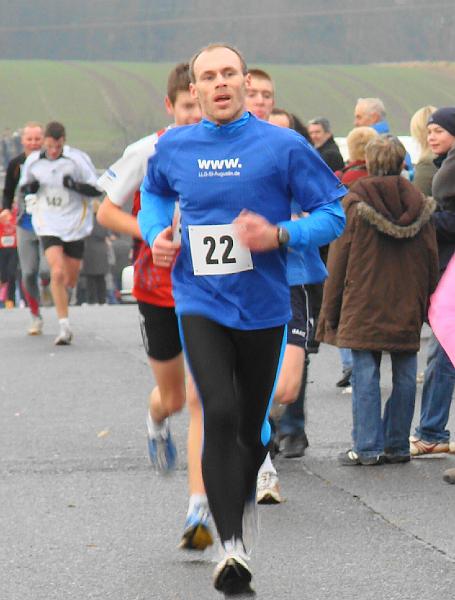 09.JPG - Thorsten kommt ins Ziel