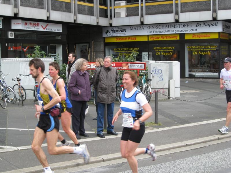16.JPG - Marathon - Antje kurz hinter km 8