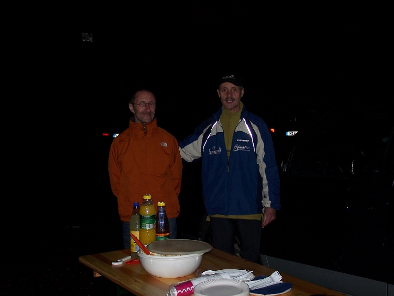 100_6070.JPG - ... wird von Udo mit einer kleinen Rede geehrt....