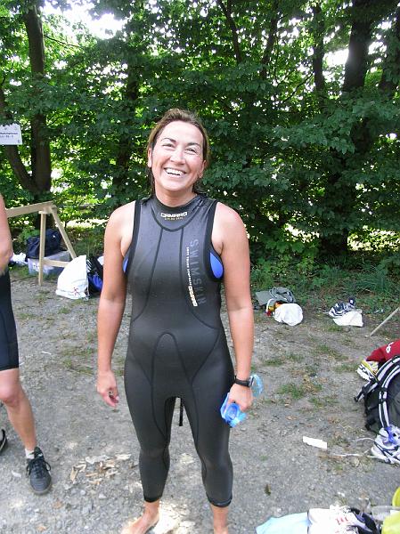 RIMG0027.JPG - ...Antje ist geschafft aber gl&uuml;cklich in der Wechselzone...