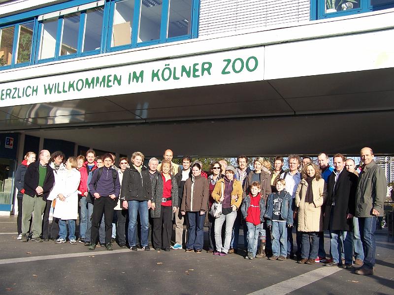 100_6013.JPG - Wir sind zahlreich erschienen - unser Gruppenbild mit Damen
