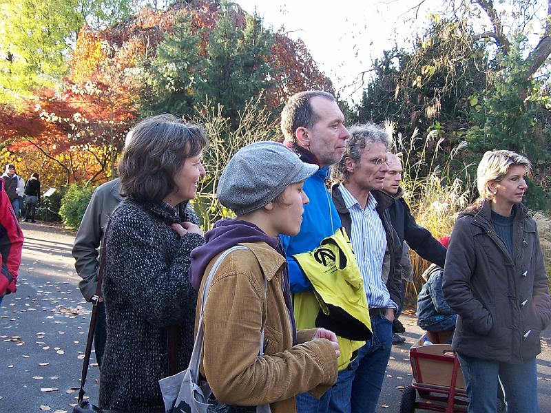 100_6032.JPG - ... alle sind schon ganz gespannt, ob es klappt ...