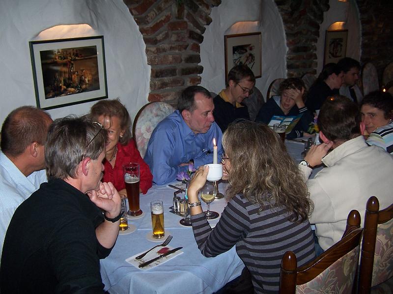 100_6060.JPG - Wir lassen den Abend bei schönen Gesprächen und leckerem Essen ausklingen