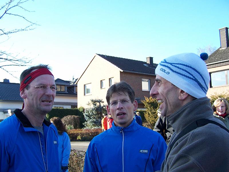 43.JPG - Bernd, Klaus und Olaf im Gespr&auml;ch