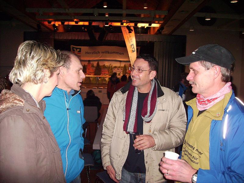 27.jpg - Frank und Thorsten tauschen sich aus - Fotos Sigurt Zacher