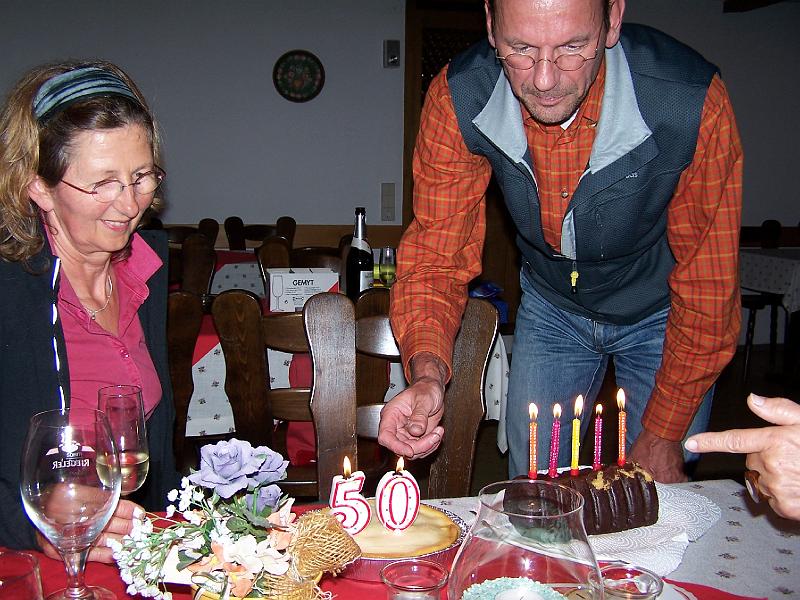 34.JPG - Bernd muss die Kerzen ausblasen... (Foto Antje)