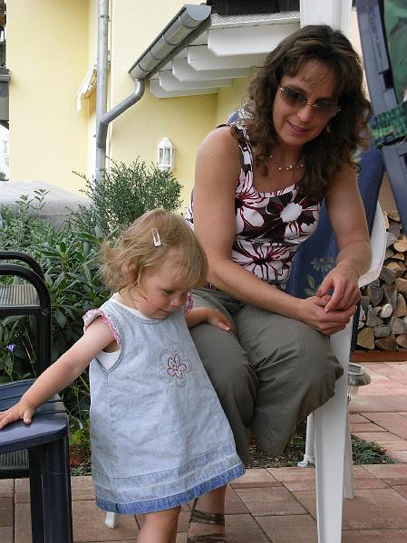 RIMG0018.JPG - Die Mutti hat ein wachsames Auge auf Nina