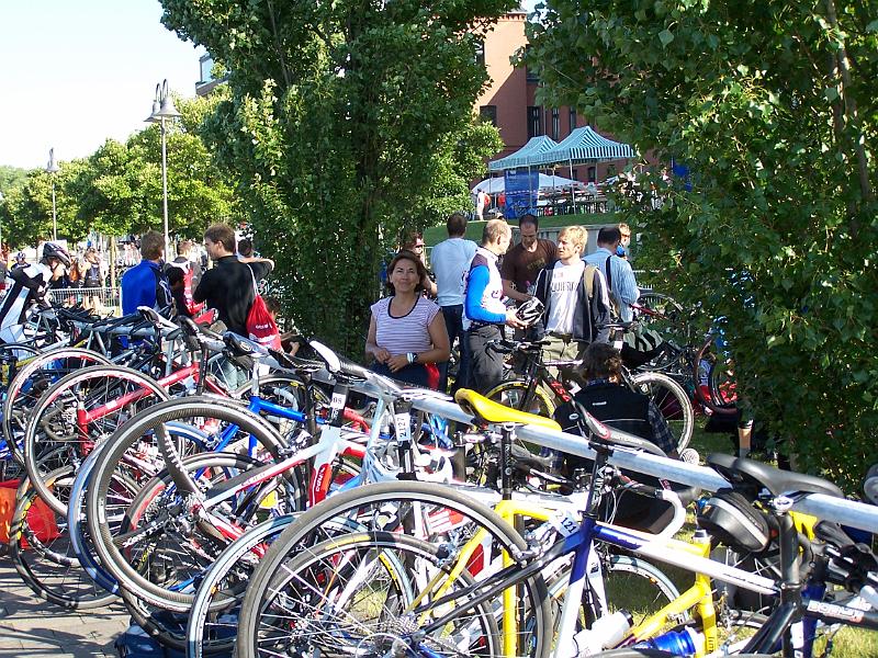 03.JPG - Die Wechselzone der Staffelstarter