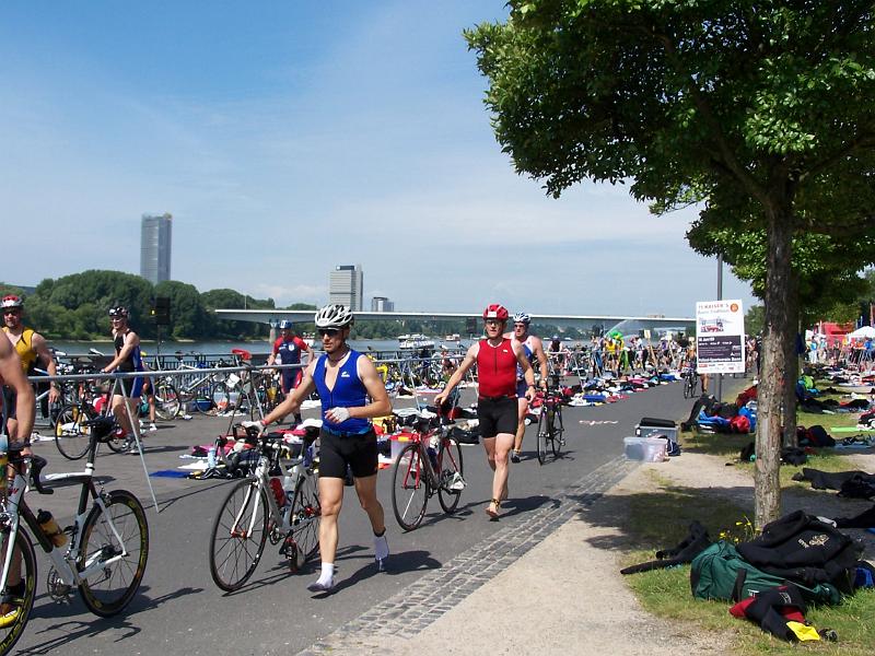 28.JPG - Oh, da hat sogar einer Socken an