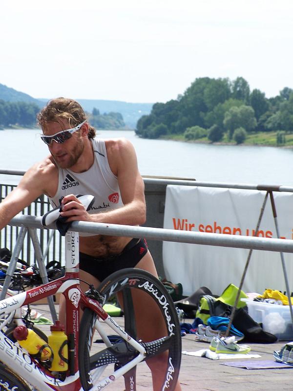 47.JPG - Faris stellt sein Rad ab...