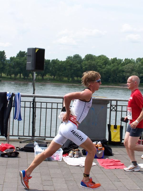 51.JPG - Wieder geht einer der Topstarter auf die Laufstrecke