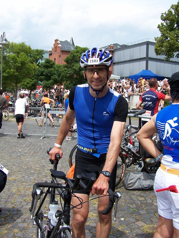 66.JPG - Dann ist Olaf auch schon da... und Achim auf der Laufstrecke