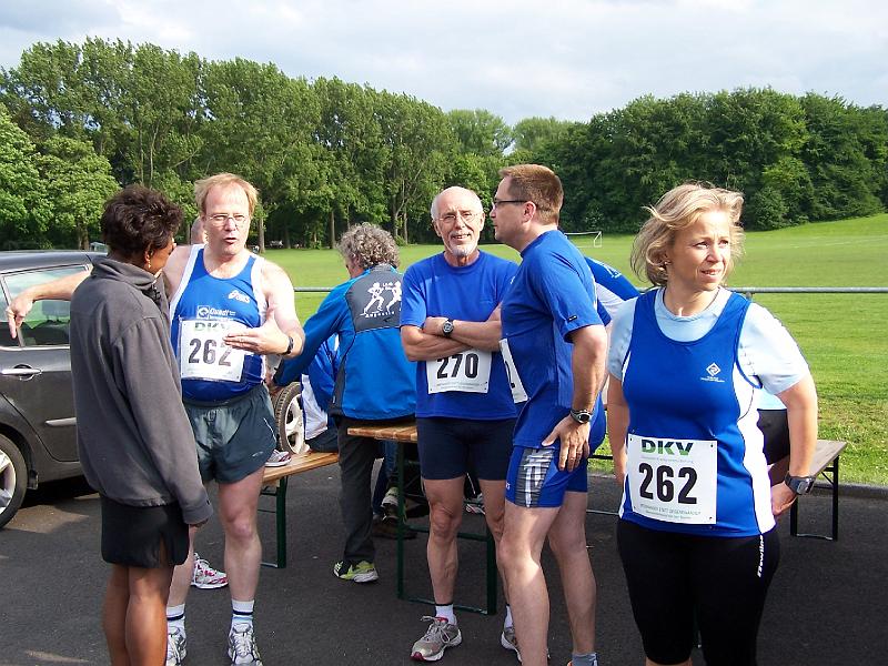 100_6611.JPG - Fachgespräche vor dem Lauf (Foto: Antje Kucher)