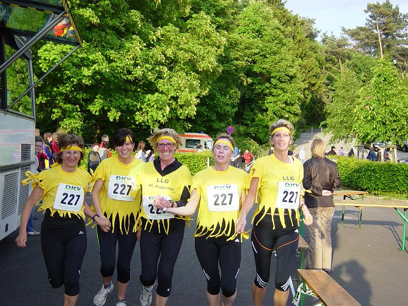 DKVDieGelben.jpg - ... und beim Zieleinlauf (Foto: Birgit Lennartz)