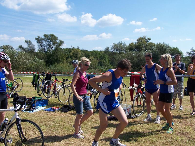 102.JPG - ...und los gehts