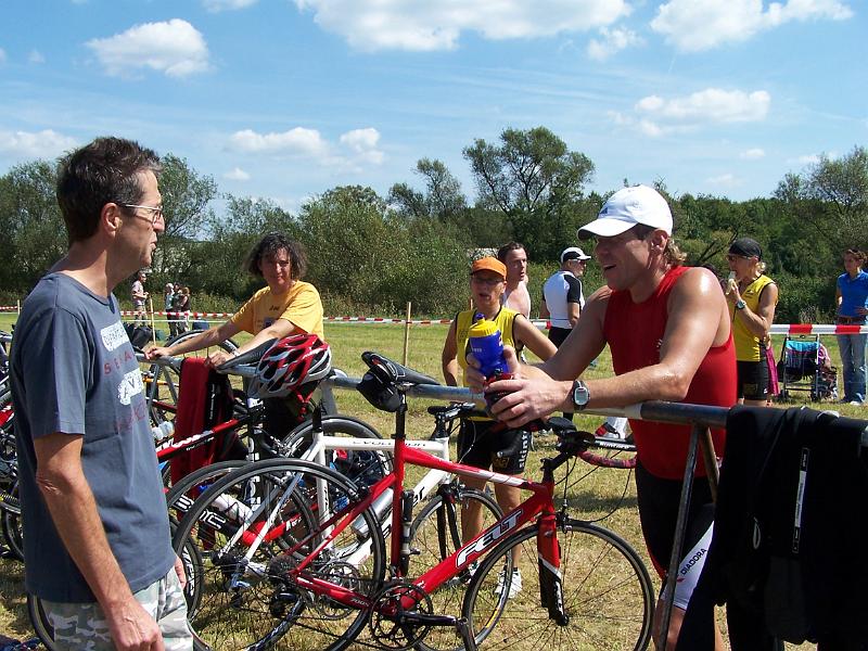 124.JPG - Harry und Jürgen können schon entspannt plaudern