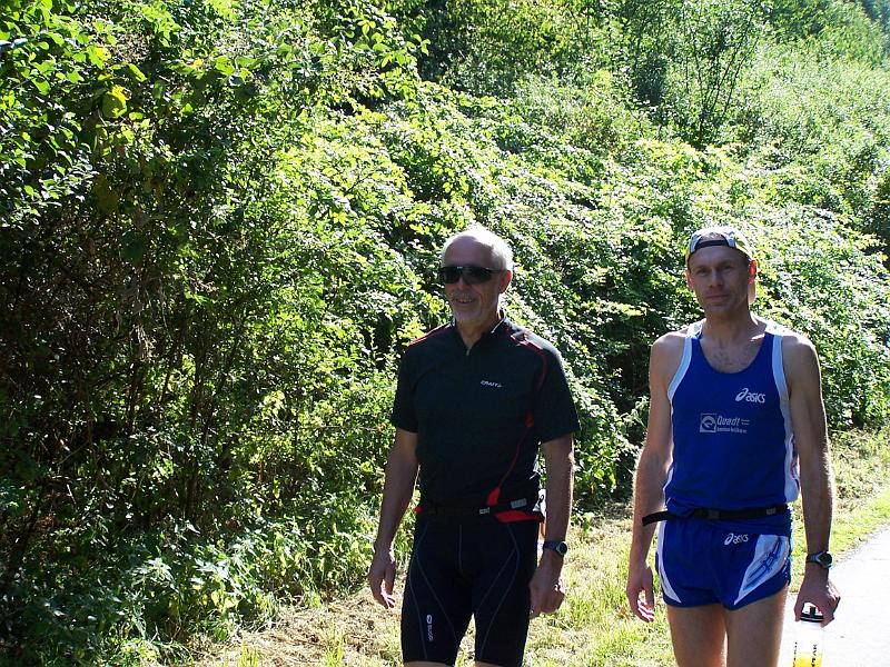 20.JPG - Dierk und Thorsten auf dem Weg zum Schwimmstart
