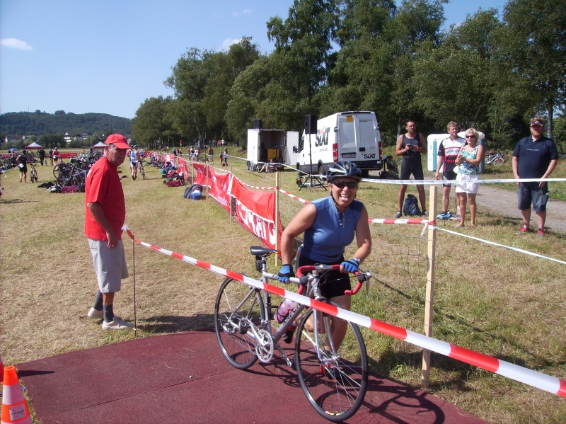 74.jpg - Brigitte kann endlich starten und ist gut drauf