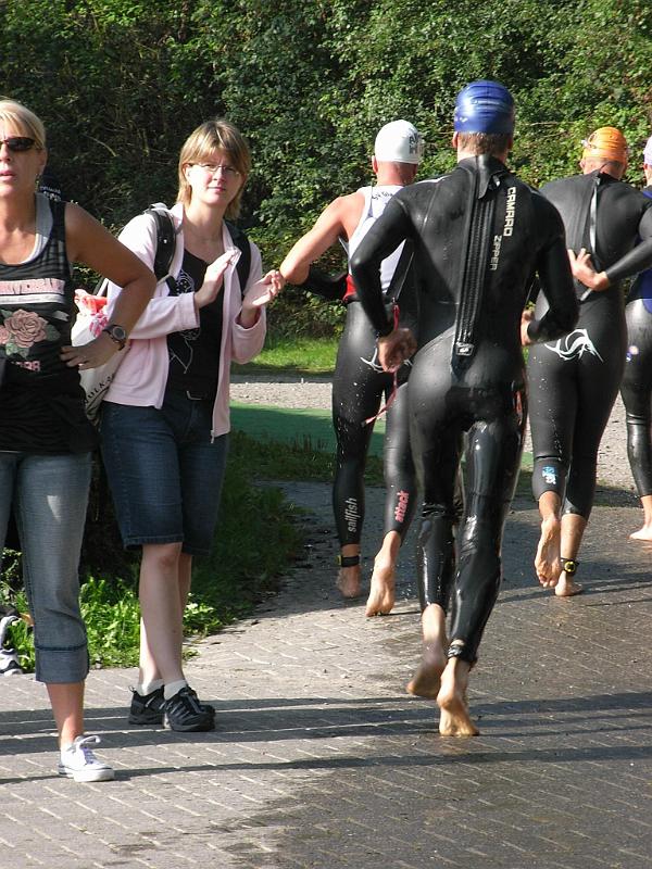 27.JPG - Olaf auf dem Weg in die Wechselzone