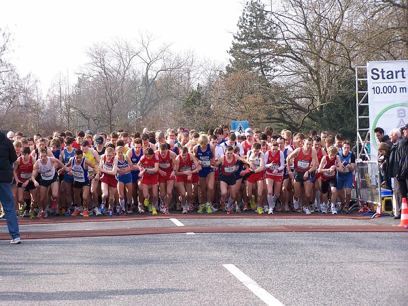 06.JPG - Der Startschuss ist gefallen... (Foto: Olaf Kucher)