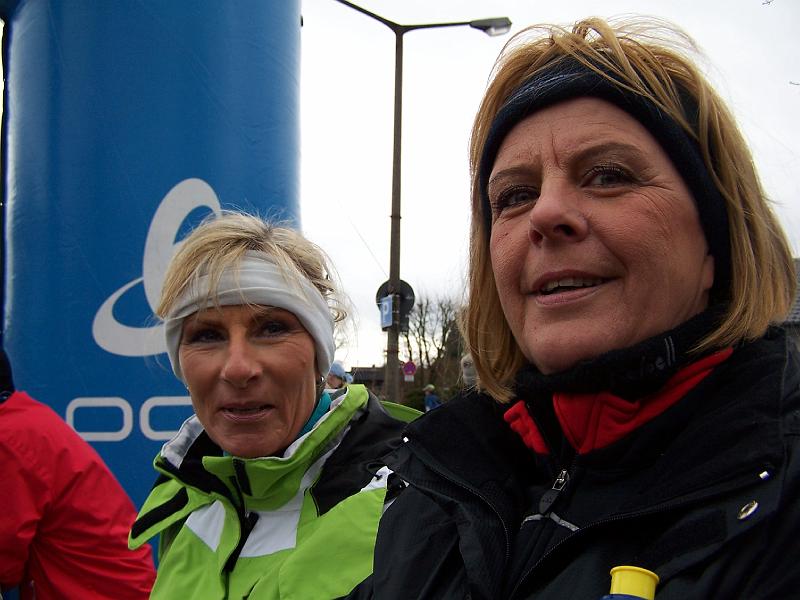 35.JPG - Gisela und Marion warten auf ihren Start