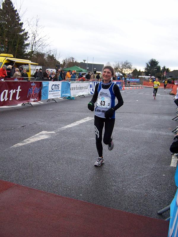 38.JPG - Birgit nach 10 km