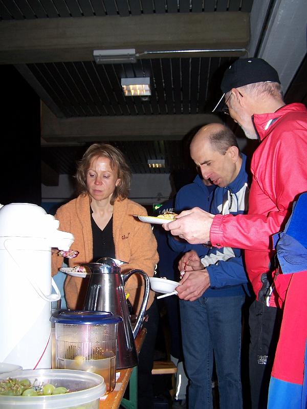 63.JPG - Wir haben m&auml;chtig Hunger nach der K&auml;lte und dem Lauf