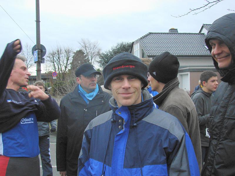 24.JPG - Unter M&uuml;tzen, Kappen und Kapuzen ...