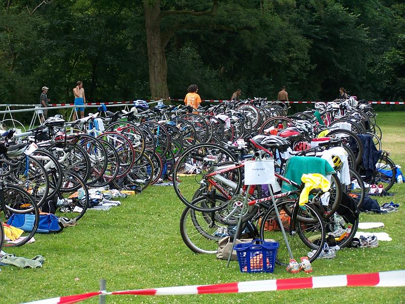 13.JPG - Die Wechselzone der Startgruppe 9