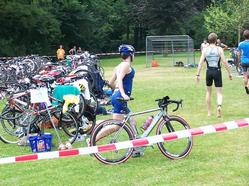 15.JPG - ... und begibt sich auf die Radstrecke