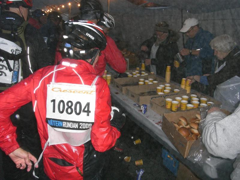 03.JPG - Blaubeersuppe aus Bechern