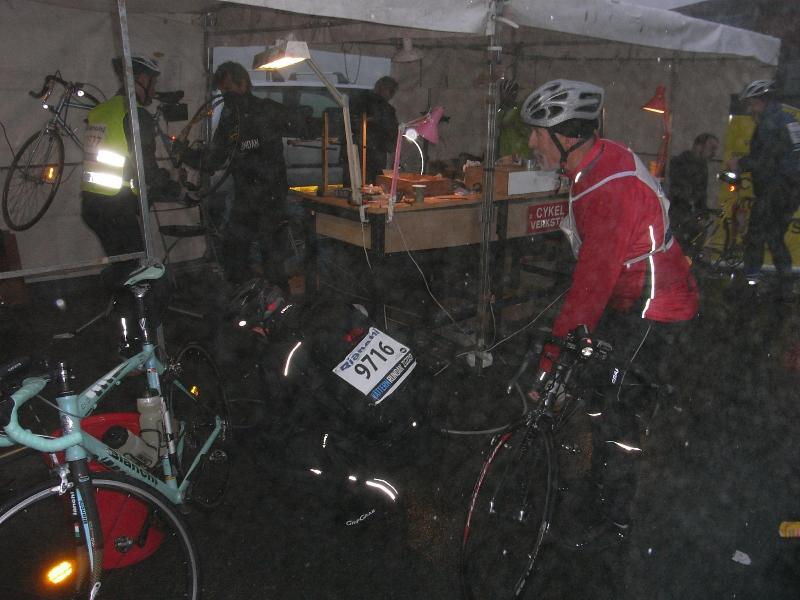 04.JPG - Dierks Boxenstop bei km 80
