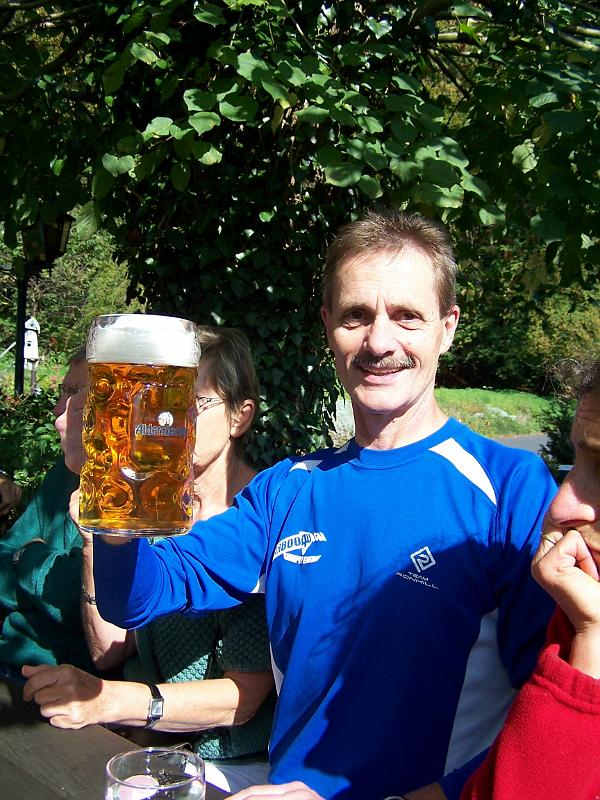 06.JPG - Udo hat sich ein Maß bestellt