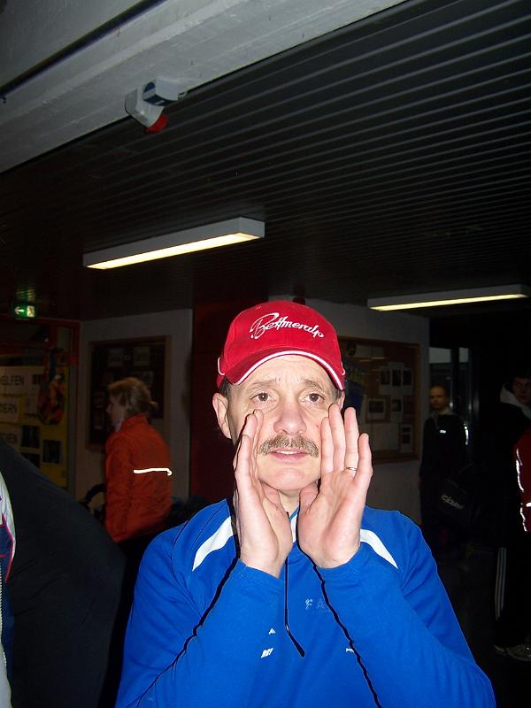 100_8063.JPG - Udo: "Bitte nicht die Startnummer vergessen"