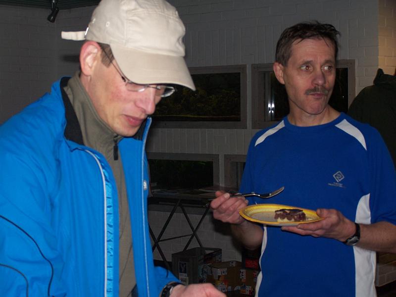 100_8081.JPG - Endlich futtern