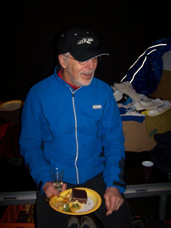 100_8084.JPG - Und allen schmeckt  es