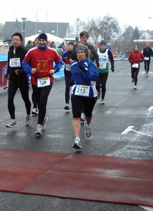 DSC04030.jpg - Ebenso rasant kommt Birgit Neitzel an