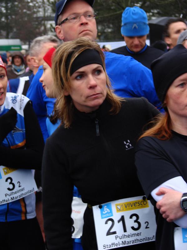 DSC04036.jpg - Anja wartet auf Birgit und hält schon Ausschau