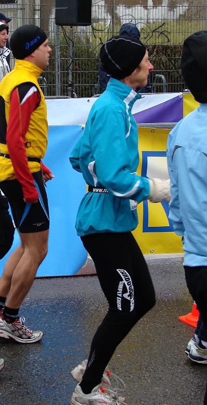 DSC04069.jpg - Birgit Lennartz trippelt sich solange warm bis Sigurt kommt