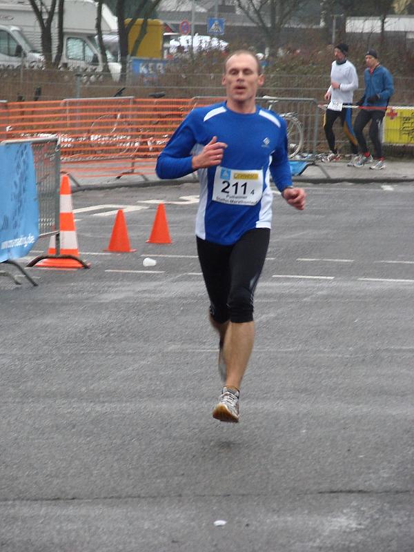 DSC04104.jpg - Thorsten kommt angeflogen und hat seine 5 km geschafft