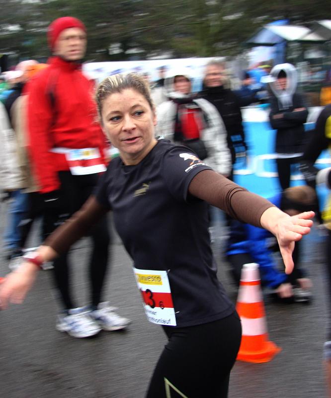 DSC04150.jpg - Claudia startet als Schlussläuferin der Damenstaffel