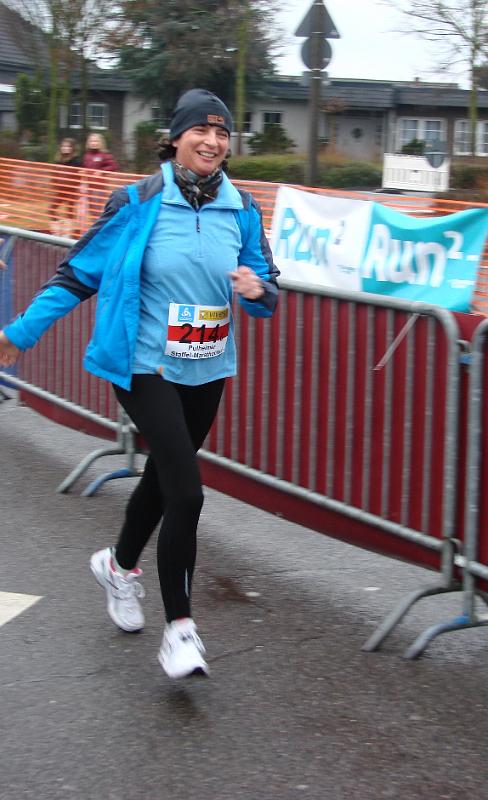 DSC04155.jpg - Unsere Staffel 4 kommt mit Sylvia ins Ziel