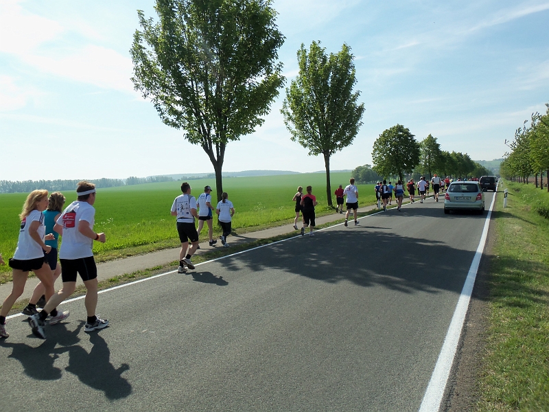 100_0215.jpg - Es geht los - die Straße nach Eilenstedt
