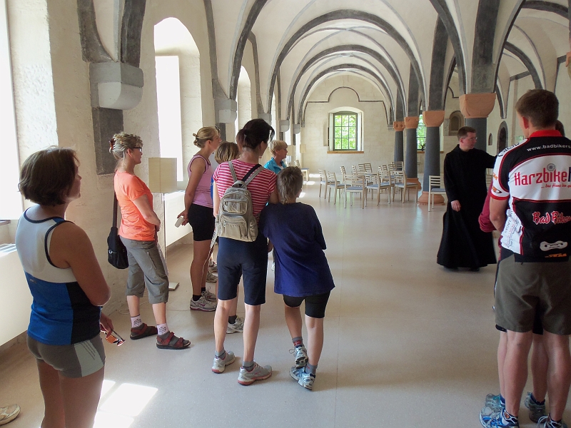 100_0238.jpg - Klosterführung durch einen echten Mönch