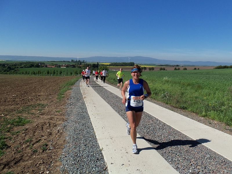 100_0278.jpg - Antje am langen Anstieg hinauf auf die Höhen des Huy