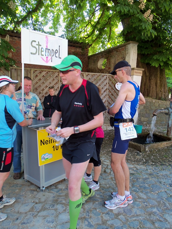 100_0283.jpg - ... wir lassen hier wieder unsere Karten abstempeln